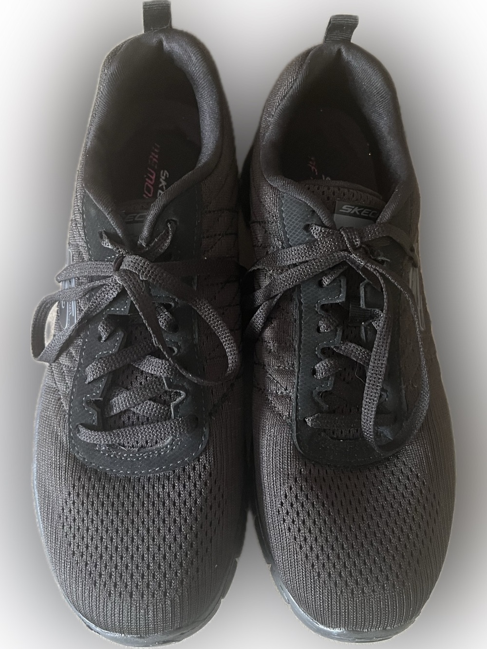 Skechers Womens All-Black Lightweight Memory Foam Athletic Sneakers Size 8